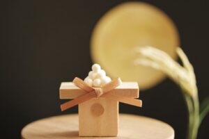 満月と月見団子とすすきの画像